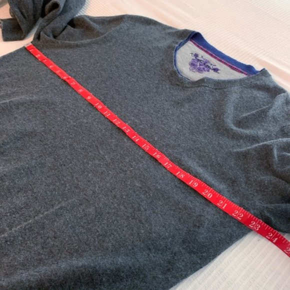 Robert Graham  V-Neck Wool-Modal-Cashmere Sweater - Size L - Picture 8 of 8